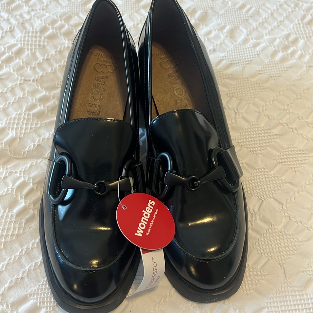 Wonders shoes size 8.5, European 39